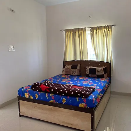 Abhishek Hotel 4*